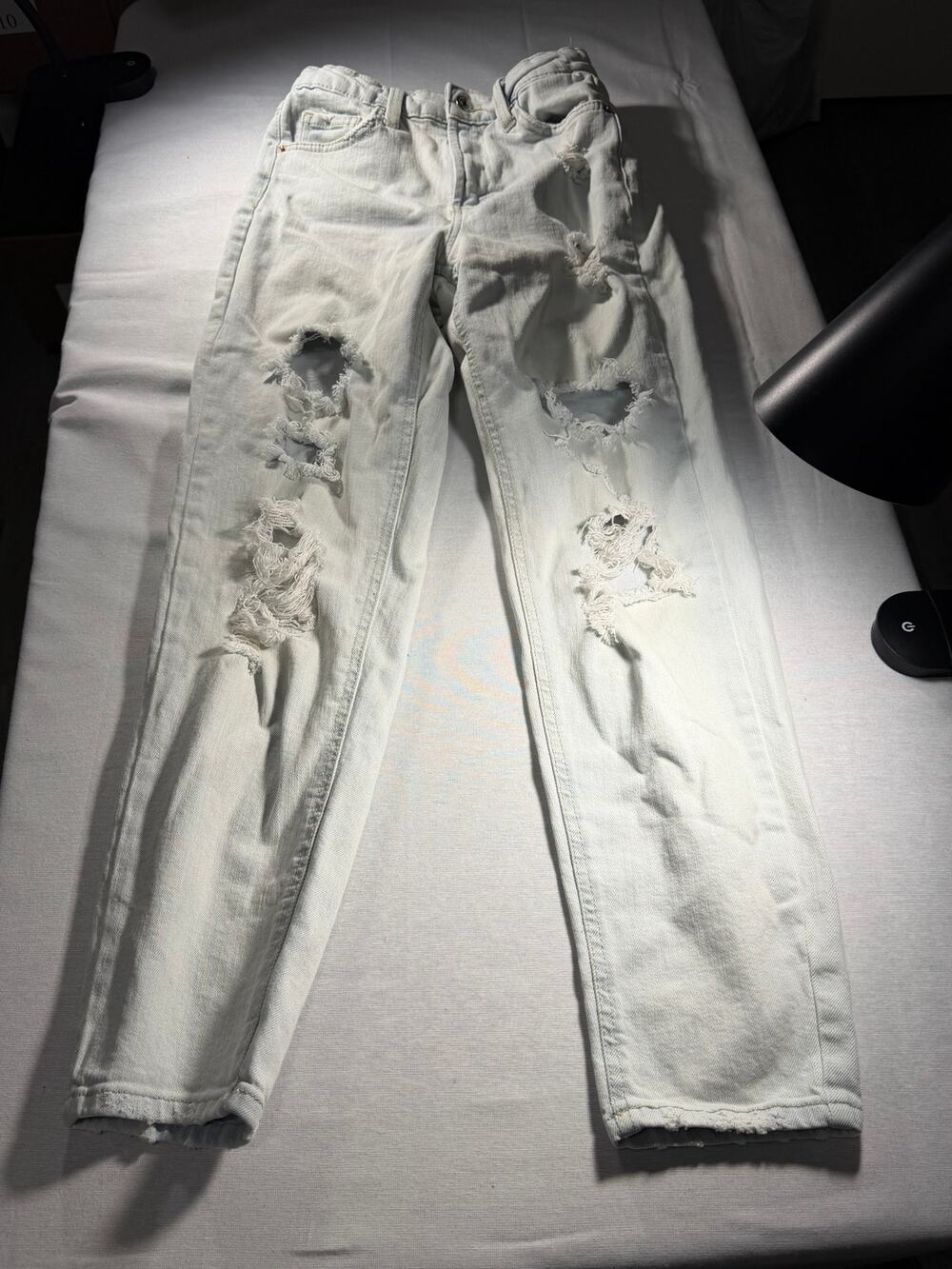 Wild Fable Women’s Light Wash Distressed Straight Leg Jeans